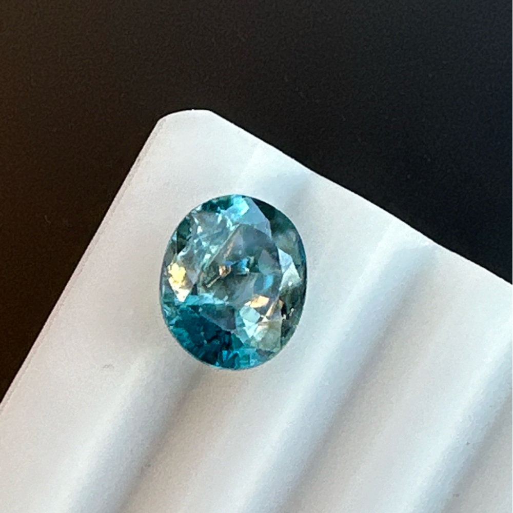4.43 Crt Natural Zircon Faceted Gemstone - Picture 7 of 17